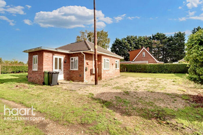 2 Bedroom Bungalow For Sale In Garage Lane, Setchey, PE33