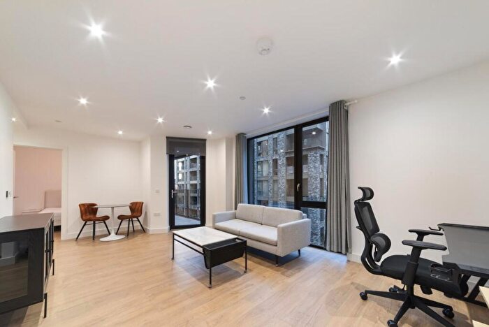 1 Bedroom Apartment To Rent In Tellicherry Court, Aberfeldy Village, London, E14