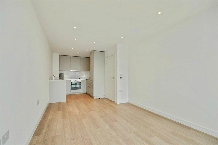 1 Bedroom Flat To Rent In Pinnacle Apartments, Saffron Central Square, Croydon, CR0