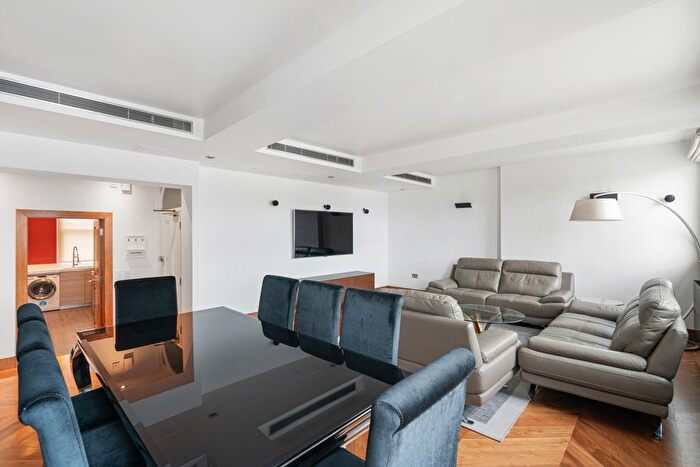 3 Bedroom Flat To Rent In Queen's Gate Terrace, London, SW7