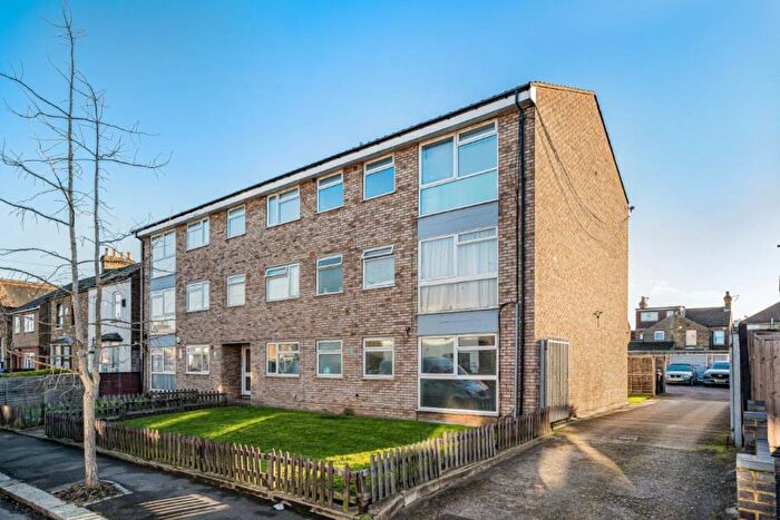 1 Bedroom Flat To Rent In Karens Court, Enfield, EN3