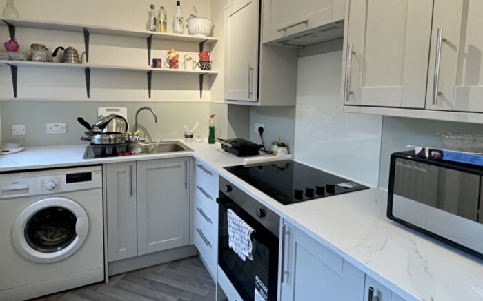 2 Bedroom Terraced House To Rent In Desirable Bed Terraced House // Jul, LN1