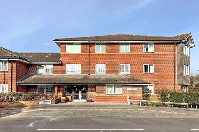 1 Bedroom Flat For Sale In Irvine Road, Littlehampton, West Sussex, BN17