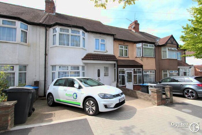 4 Bedroom Semi-Detached House To Rent In Kenwyn Drive, London, NW2