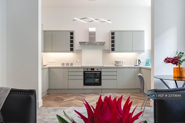 2 Bedroom Flat To Rent In Willowbank Street, Glasgow, G3