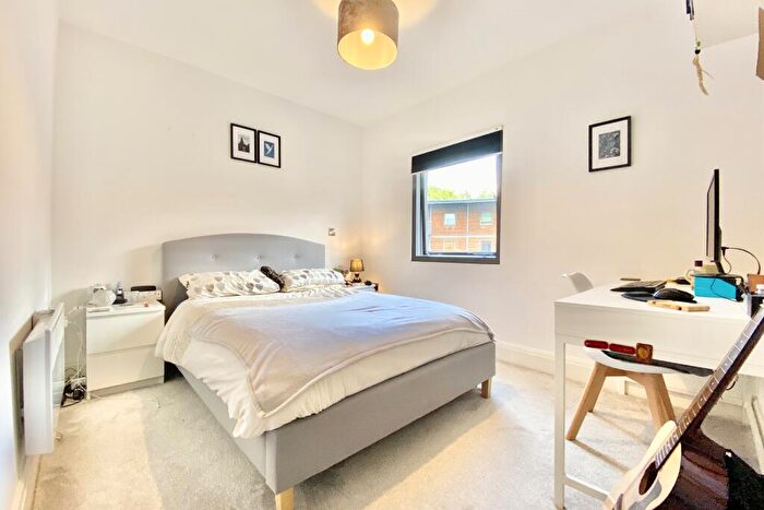 2 Bedroom Apartment To Rent In North Crescent, North Street, Leeds, LS2