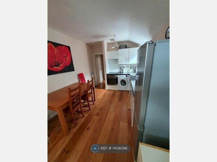 2 Bedroom Flat To Rent In Rochester Avenue, London, E13