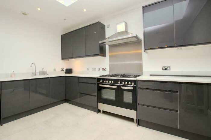 2 Bedroom Apartment To Rent In Jubilee Mansions, Thorpe Road, Peterborough, PE3