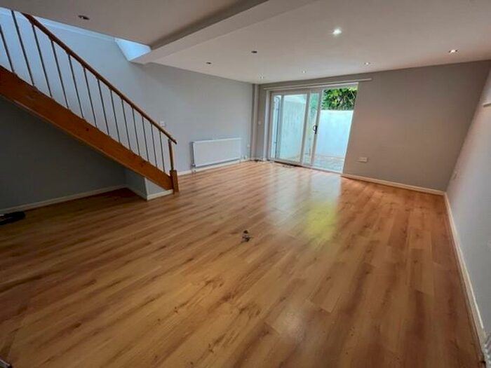 2 Bedroom House To Rent In Park Crescent Road, Brighton, BN2