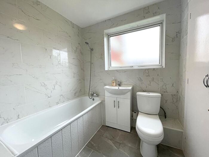 2 Bedroom Flat To Rent In Great Cullings, Romford, RM7
