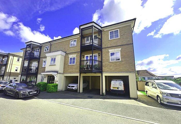 2 Bedroom Flat For Sale In Buckingham Road, Epping, CM16