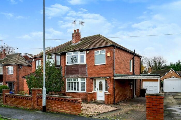 3 Bedroom Semi-Detached House To Rent In Baronscourt, Leeds, West Yorkshire, LS15