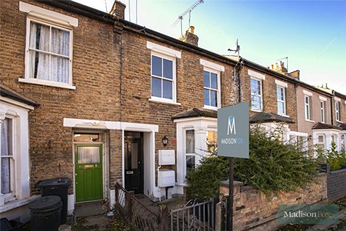 2 Bedroom Maisonette To Rent In Granville Road, London, E18