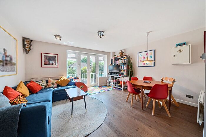 2 Bedroom Maisonette For Sale In Abbey Park, Beckenham, BR3