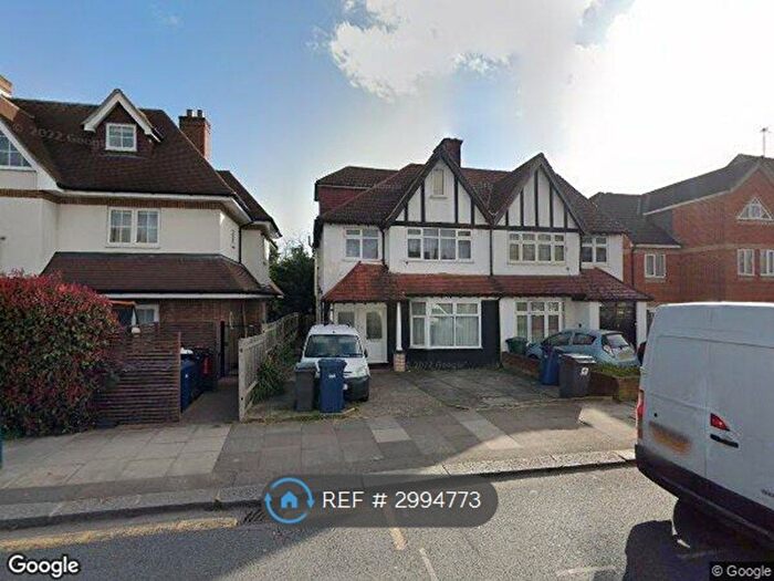 3 Bedroom Flat To Rent In Edgwarebury Lane, Edgware, HA8