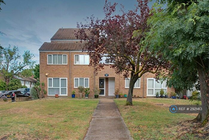 1 Bedroom Flat To Rent In Lilliput Court, London, SE12