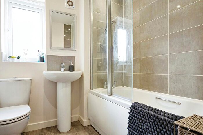 2 Bedroom Semi-Detached House For Sale In Waudby Way, Hull, HU9