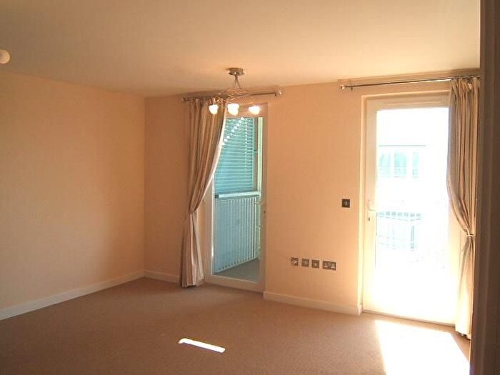 1 Bedroom Flat To Rent In Warren Close, CB2