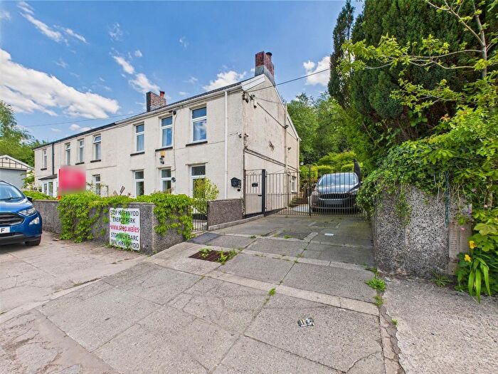 4 Bedroom Semi-Detached House For Sale In Cefn Coed Cottages, Crynant, Neath, SA10