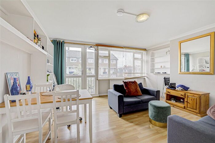 3 Bedroom Flat To Rent In Aintree Street, Fulham, SW6