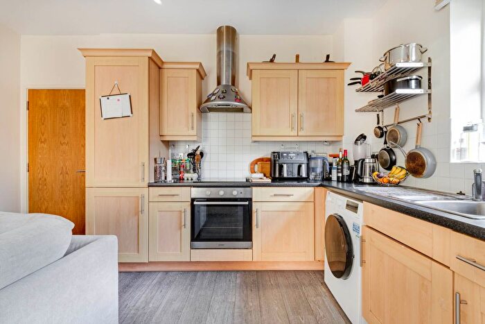 2 Bedroom Flat To Rent In Ridley Road, South Wimbledon, SW19