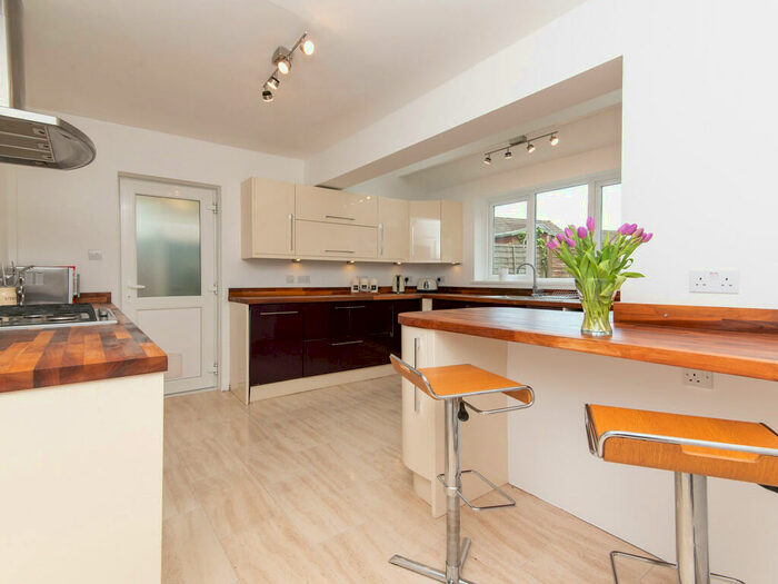 3 Bedroom Detached House To Rent In Leighton Road, Family House, BA1