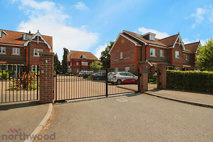2 Bedroom Flat To Rent In Carlton Place, Dedmere Road, Marlow, SL7