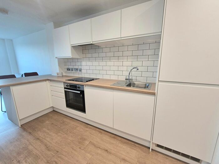 1 Bedroom Flat To Rent In Cow Green, Halifax, HX1