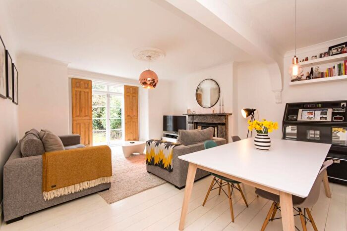 2 Bedroom Flat To Rent In Dalmeny Road, Tufnell Park, London, N7