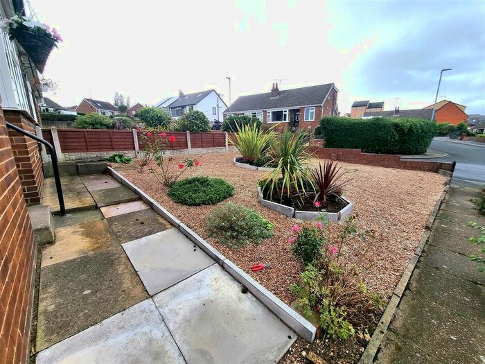 2 Bedroom Property To Rent In Manor Farm Drive, Morley, Leeds, LS27