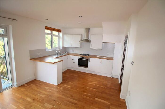 1 Bedroom Apartment To Rent In Fernwood Crescent, Whetstone, N20