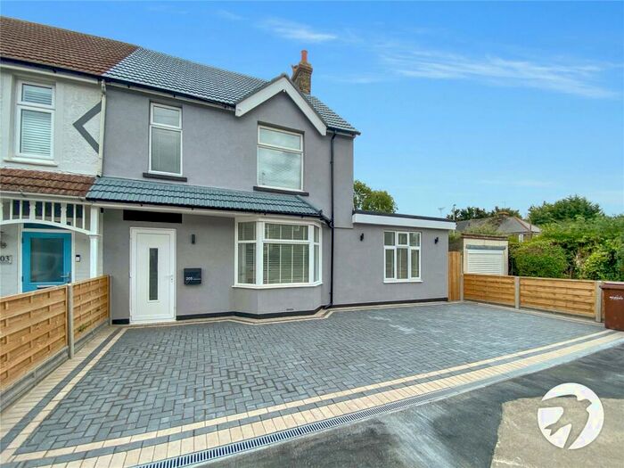 4 Bedroom Semi-Detached House To Rent In Sturdee Avenue, Gillingham, Kent, ME7