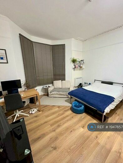 Studio To Rent In Ferme Park Road, London, N4