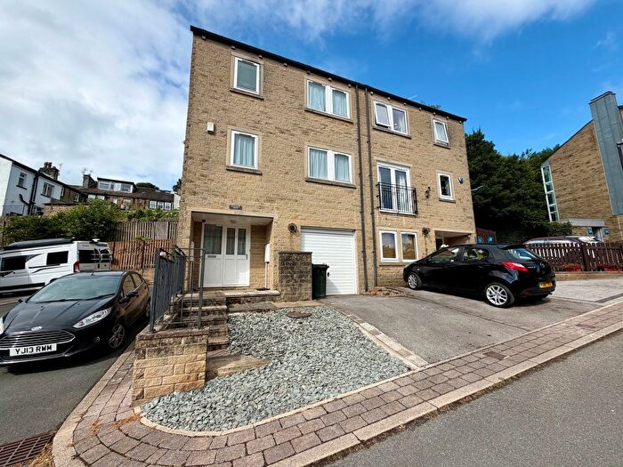 4 Bedroom Property To Rent In Haworth, Keighley, West Yorkshire, BD22