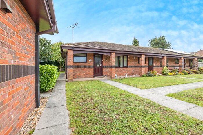 1 Bedroom Bungalow For Sale In St. Claires Court, Lincoln, Lincolnshire, LN6