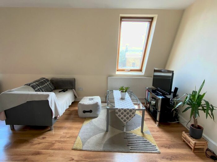 1 Bedroom Flat To Rent In Amersham Road, London, SE14
