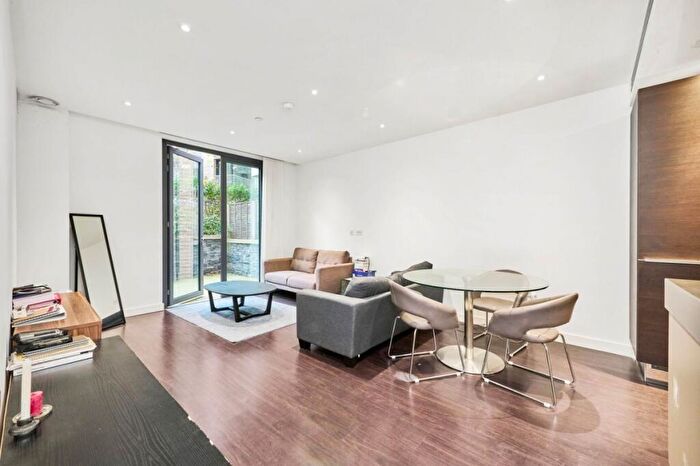 2 Bedroom Flat To Rent In Alie Street, Tower Hamlets, E1