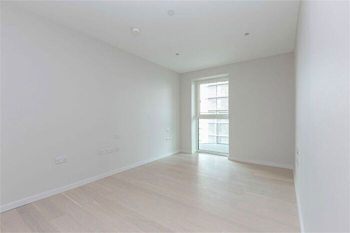 1 Bedroom Flat To Rent In Glasshouse Gardens, London, E20