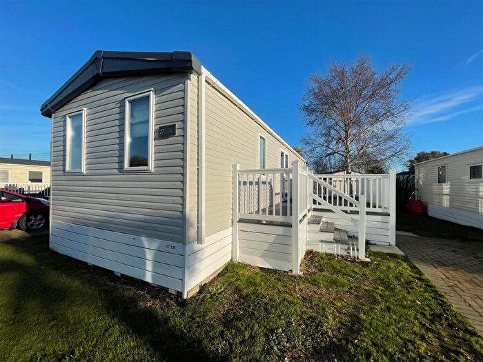 3 Bedroom Park Home For Sale In Monkton Street, Monkton, Ramsgate, CT12