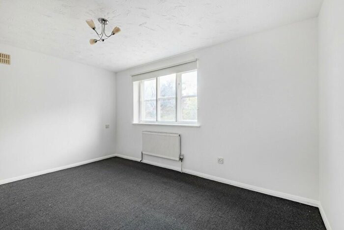 1 Bedroom Flat For Sale In Grifon Road, Grays, RM16