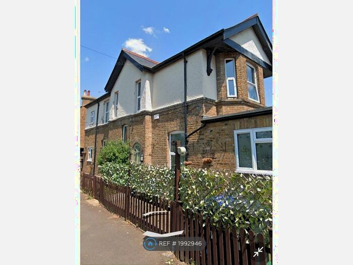 2 Bedroom Maisonette To Rent In London, London, W13