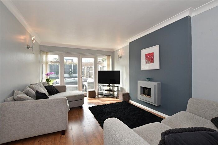 4 Bedroom Semi-Detached House For Sale In Belmont Close, Wickford, Essex, SS12