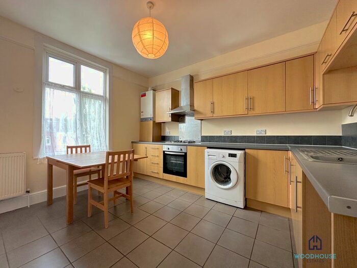2 Bedroom Flat To Rent In Goodwyns Vale, London, N10
