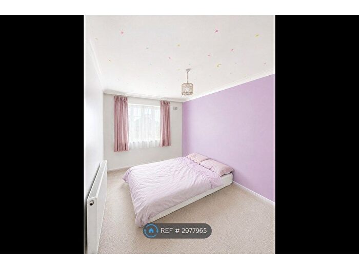 1 Bedroom Flat To Rent In Brading Crescent, London, E11