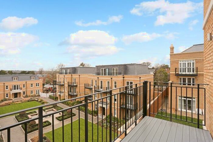 2 Bedroom Flat To Rent In Chambers Park Hill, London, SW20