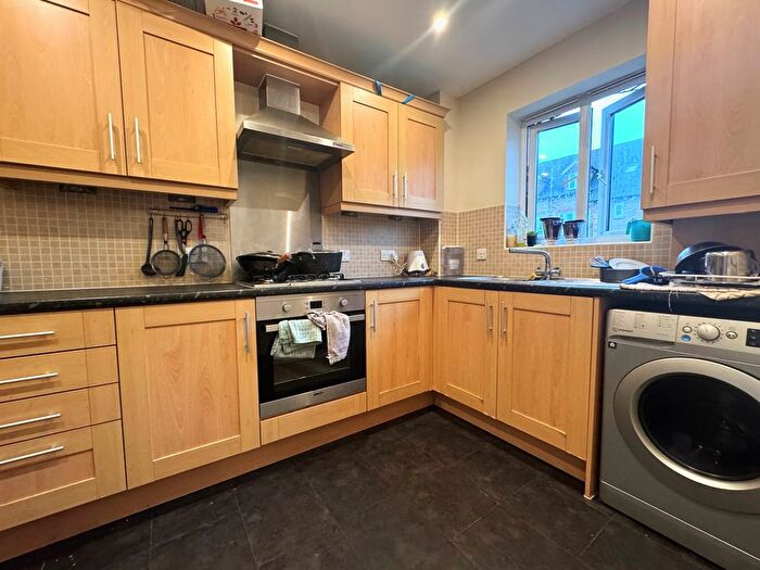 2 Bedroom Flat To Rent In Running Foxes Lane, Singleton, Ashford, TN23
