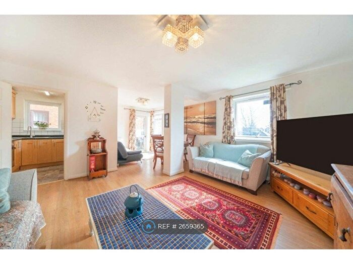 1 Bedroom Property To Rent In Friern Park, London, N12