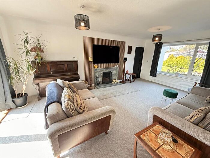 4 Bedroom Detached House For Sale In Thornton Crescent, Gayton, Wirral, CH60