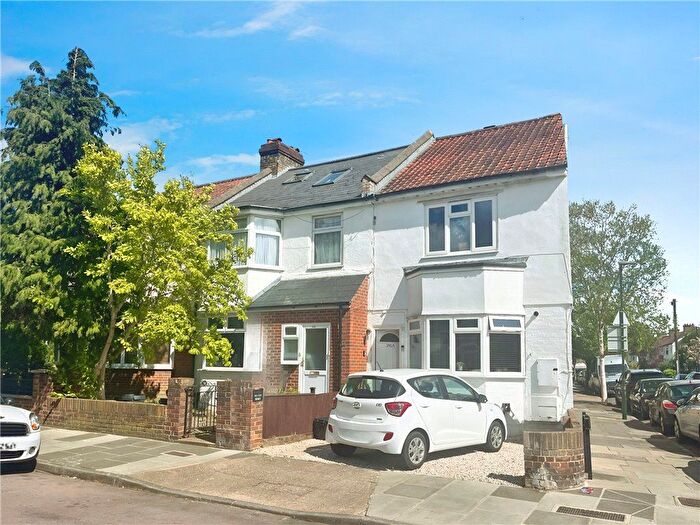 3 Bedroom Flat To Rent In Manor Grove, Richmond, TW9
