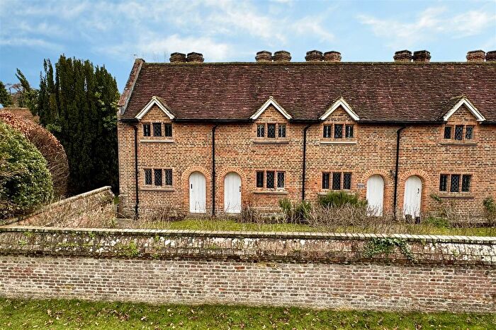 1 Bedroom Flat For Sale In Meadrow, Godalming, GU7